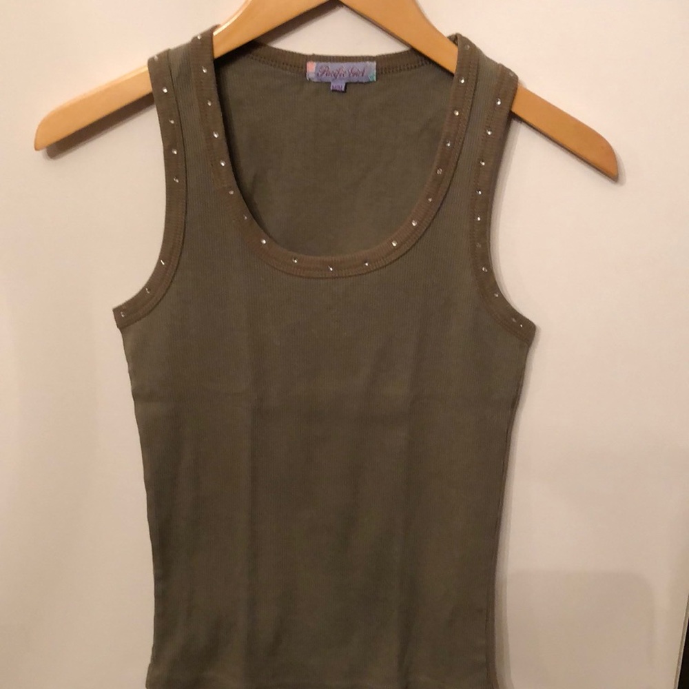 3-for-1 Ribbed Design Tank Tops Size Medium - Picture 6 of 7